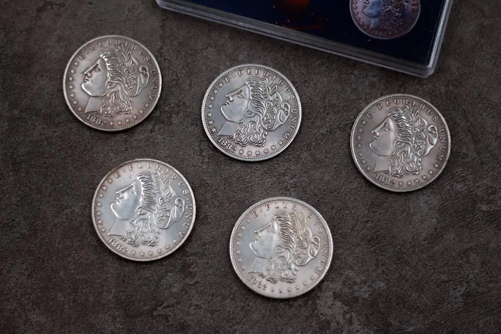 Набор монет Candlelight (Morgan Gimmick) от Oliver Magic Tricks крупным планом магический реквизит