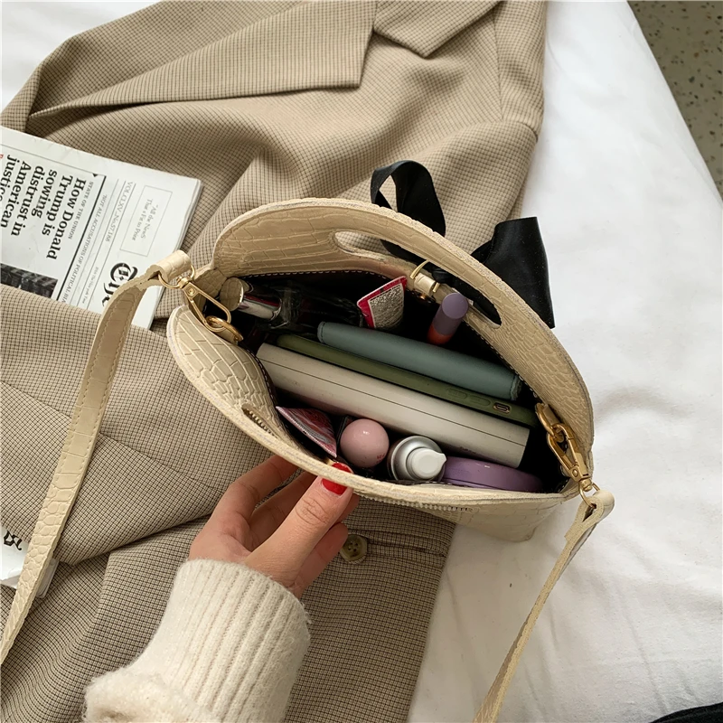 

Black Classic Crocodile Pattern Square Handbag with Bow Women PU Diagonal Bag 2020 Elegant Female High-quality Shoulder Bags Sac