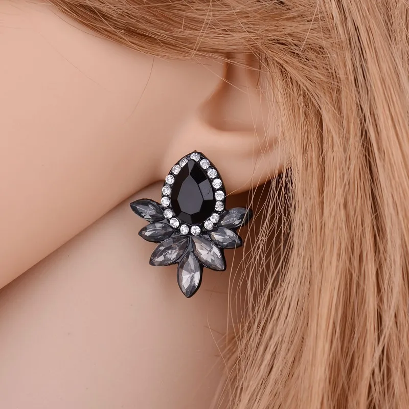 

2020 Women's Earrings Fashion Korean Black Flower-shaped Stone for Jewelry Vintage Elegant Classic Stud Earrings for Women