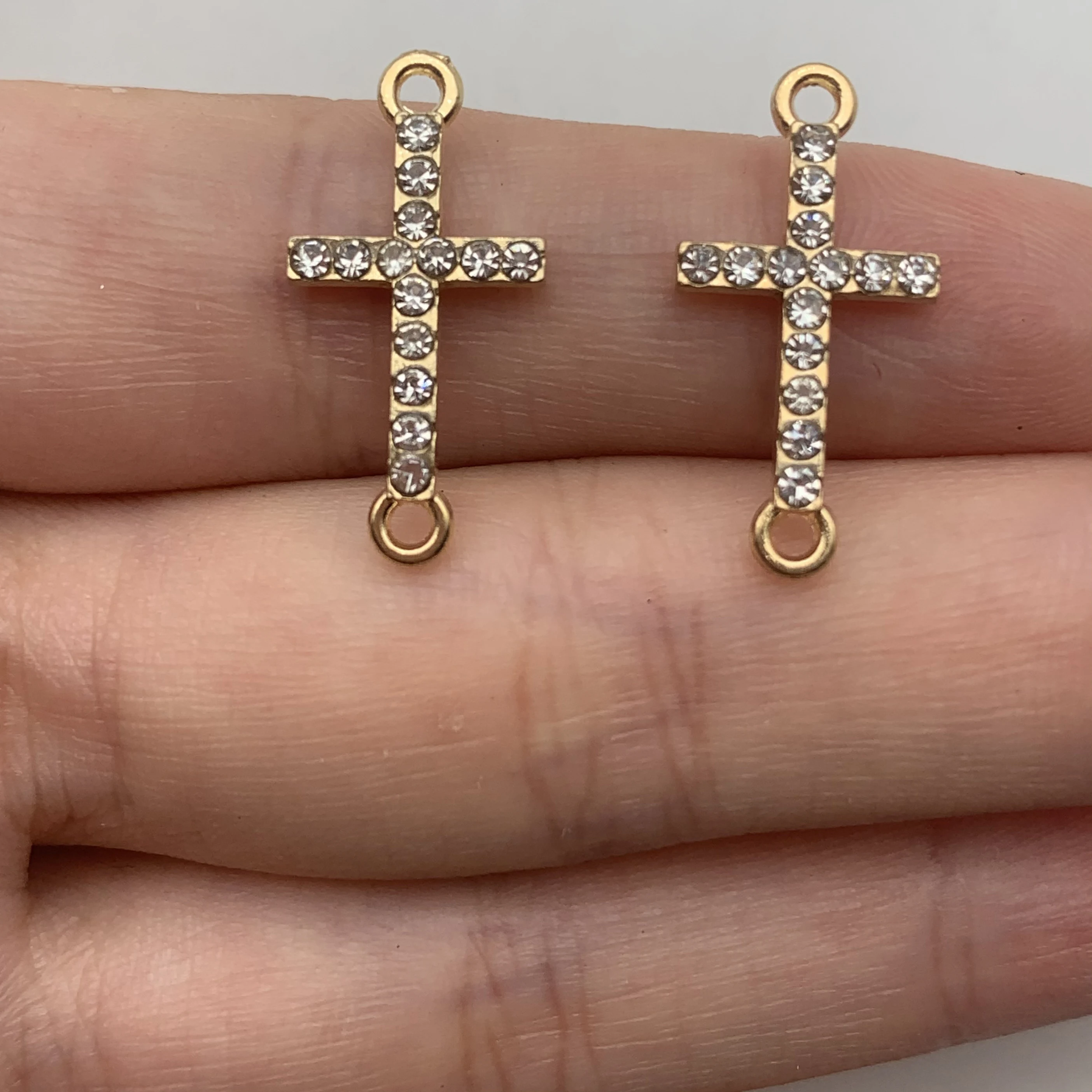 Colgante de Metal con forma de cruz dorada, colgante religioso de Diamante, para pulsera, collar, 100 unids/pack