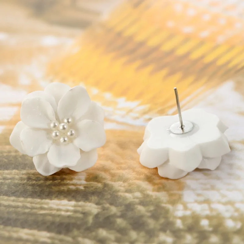 

New Flower Ear Studs Simple Temperament White Jewelry