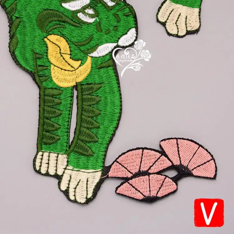 

embroidery big flowers tigers patches for jackets,large green tiger badges for jeans,appliques for coats,A582