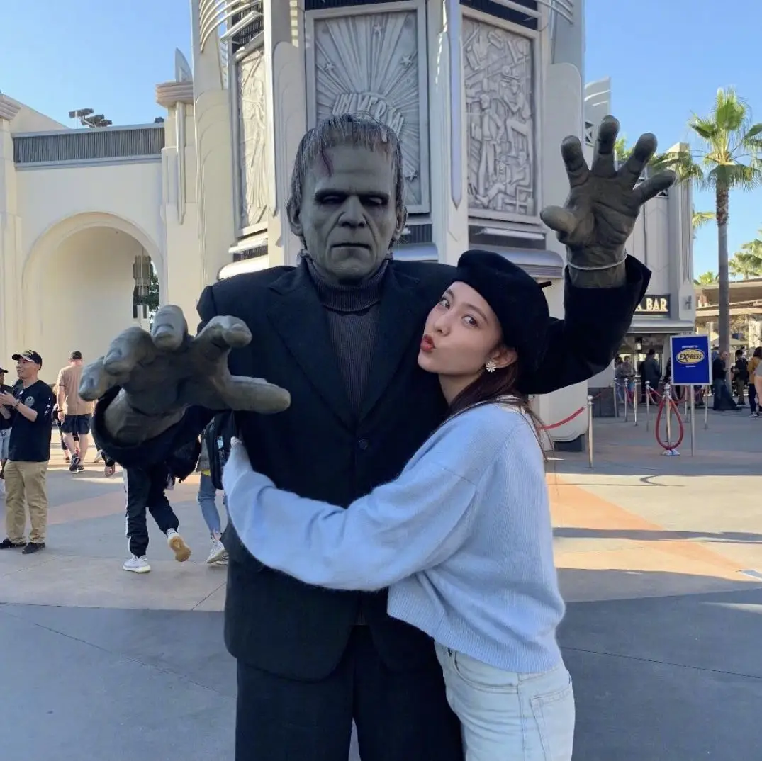 Укороченный трикотажный кардиган Liv синий из ангорской шерсти с вышитым