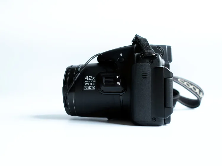 Бывшая в употреблении цифровая камера Nikon COOLPIX P520 1080 МП Full HD p видео Встроенный GPS 42x