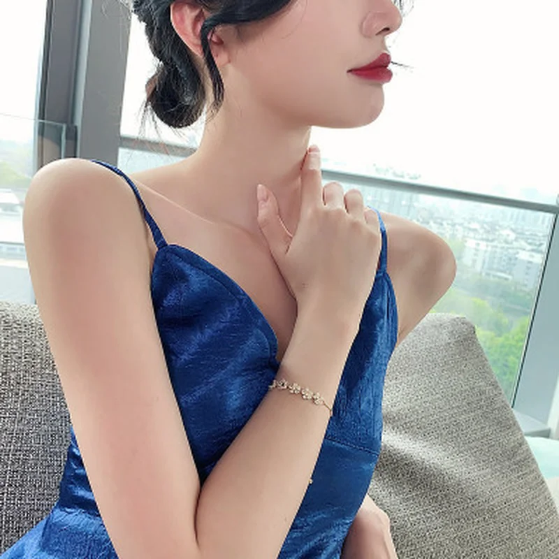 

Golden Zircon Petal Bracelet Women Fashion Jewelry Accessories
