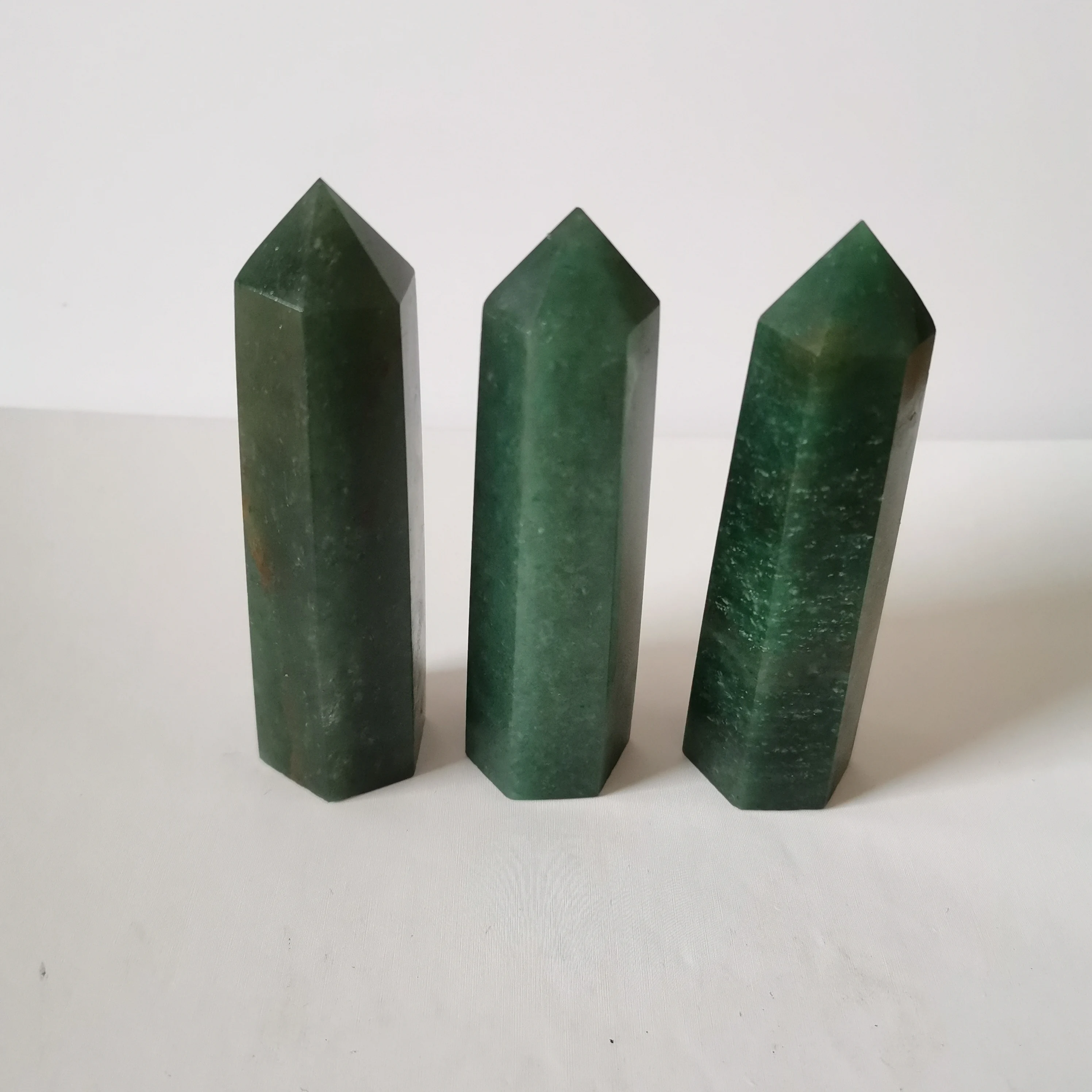 Натуральный камень полированный зеленый Tanglin нефритовый шестипризматический