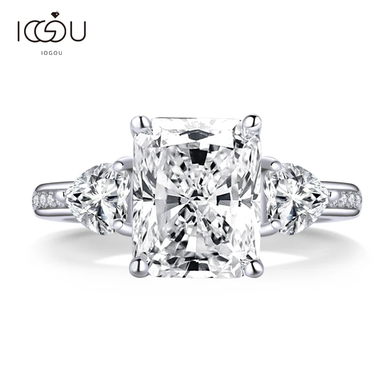 Кольцо обручальное женское из серебра 925 пробы с 3 камнями фианита кольца