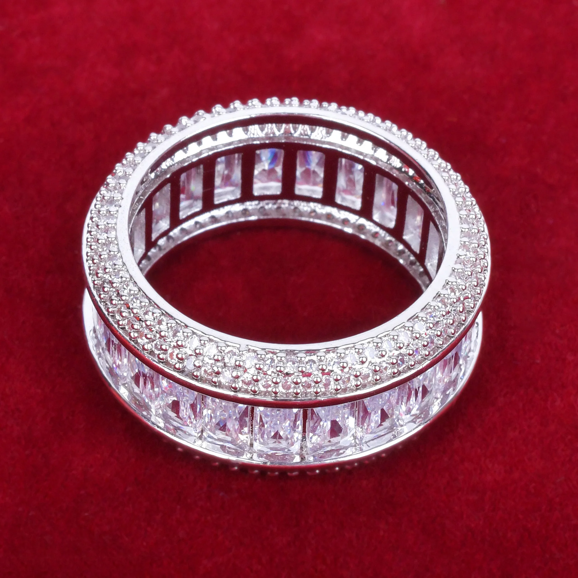 Блестящее кольцо для мужчин с багетным цирконом "Bling Baguette", медный сплав 18К, золотого цвета, украшение для вечеринок, модное хип-хоп / рок украшение на пальце.