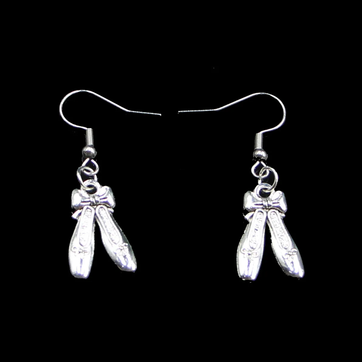 20 пар ручной работы Простой дизайн 20*13 мм Балетные туфли Тапочки Серьги для женщин Подарочные ювелирные изделия Милый маленький объект