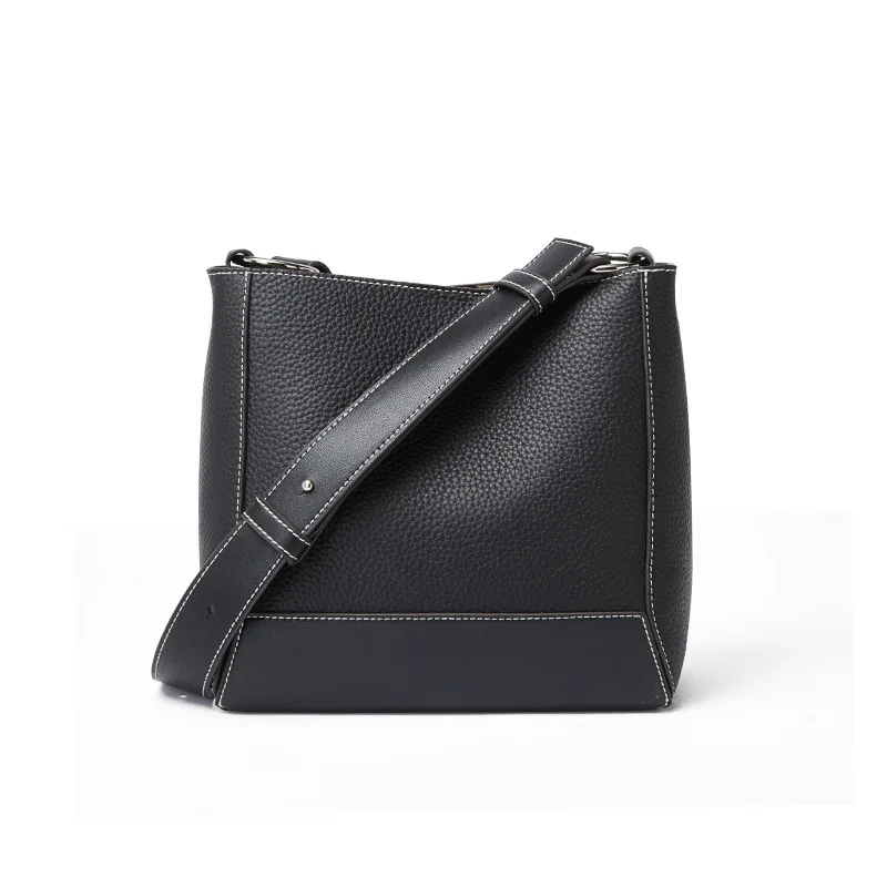 

Autumn / Winter 2020 New Quality Leather Women's Bag Retro One Shoulder Solid Color Large Capacity Commute Pack D813