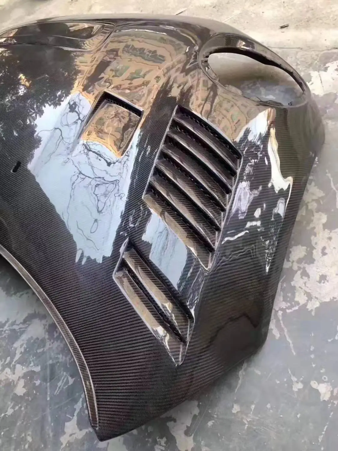 Крышка вентиляционного отверстия переднего бампера двигателя из углеродного