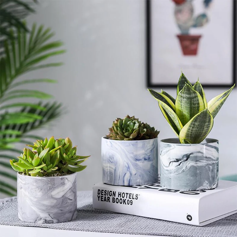 Маленький керамический цветочный горшок с мраморным узором для выращивания