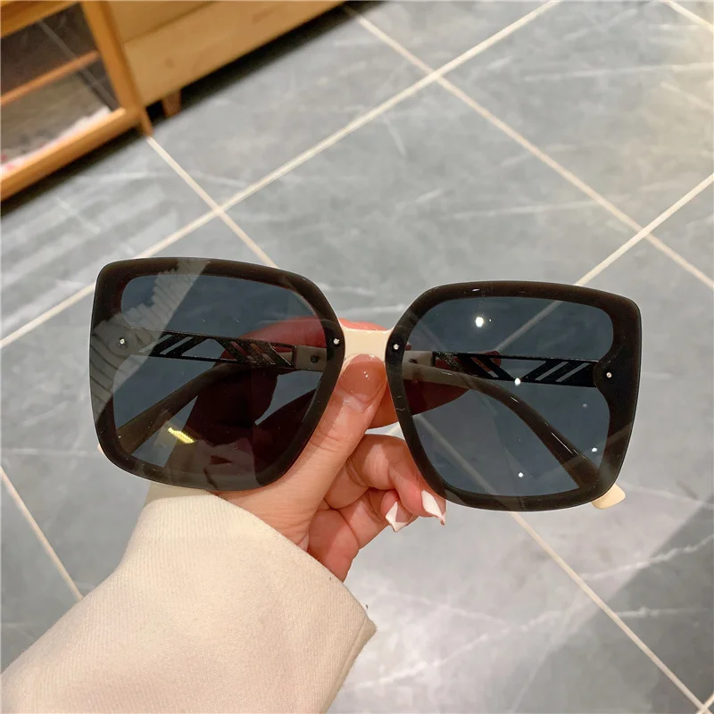 

Square Sunglasses For Women Luxury Oversized 2021 Retro Fashion Design Shades Sun Glasses Metal Outdoor Glass Wholesale UV