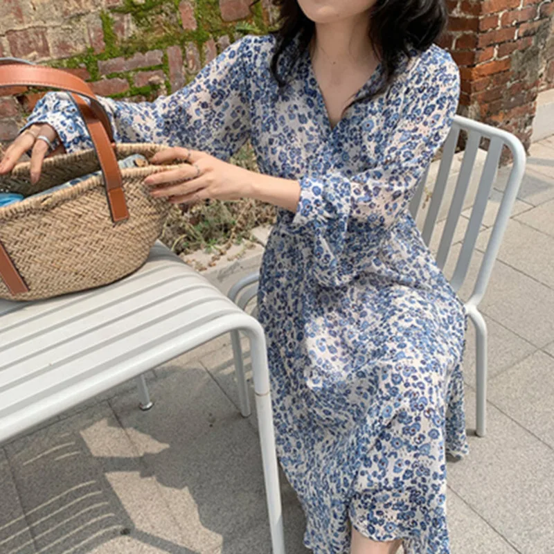 

2021 spring new long French style slim waist V-neck floral sleeve dress 38112