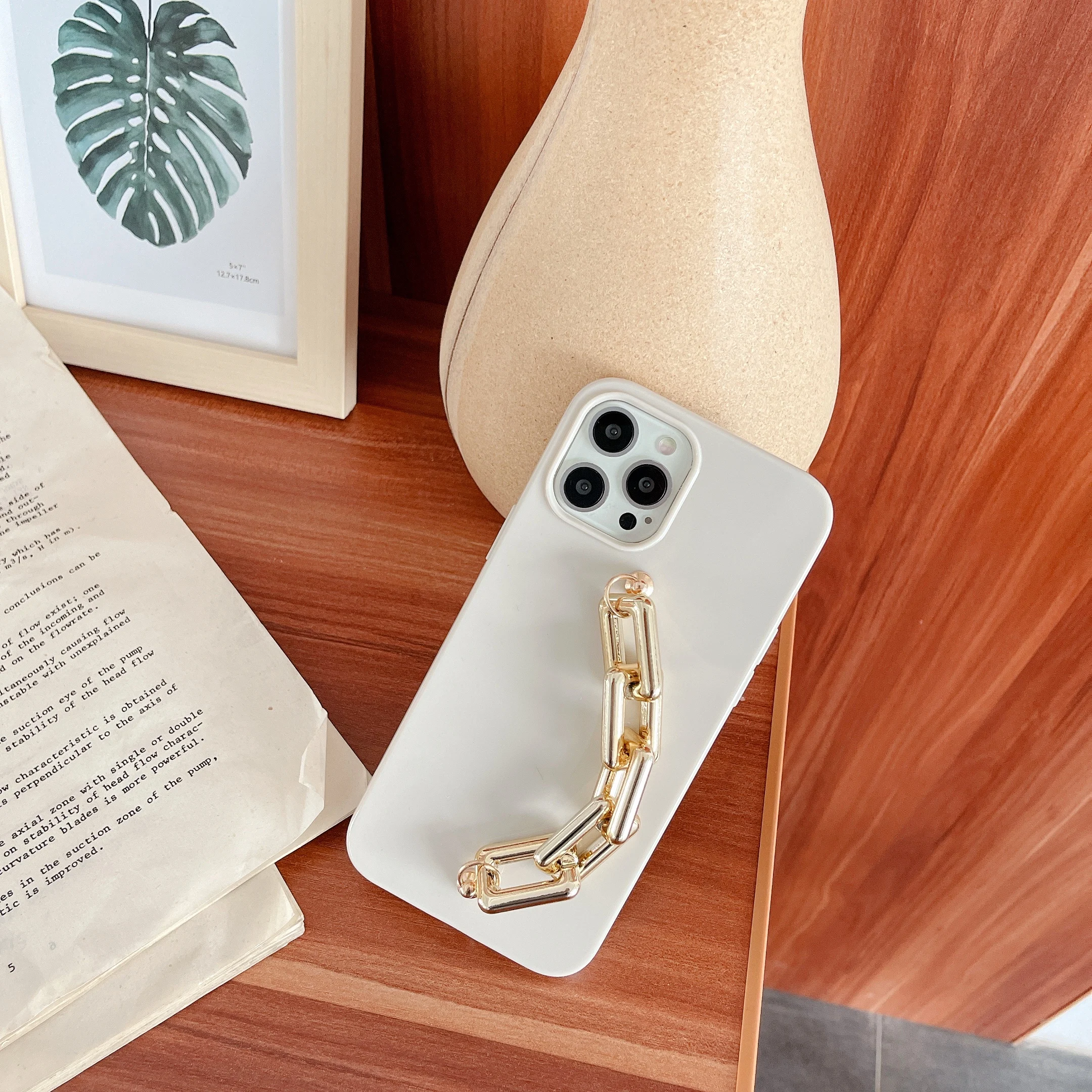 

Chic Gold Chain Holder Bracelet Case for iPhone 11 Pro Max 12 XR Silicone Luxury Beige White TPU Cover for iPhone X XS SE 2020