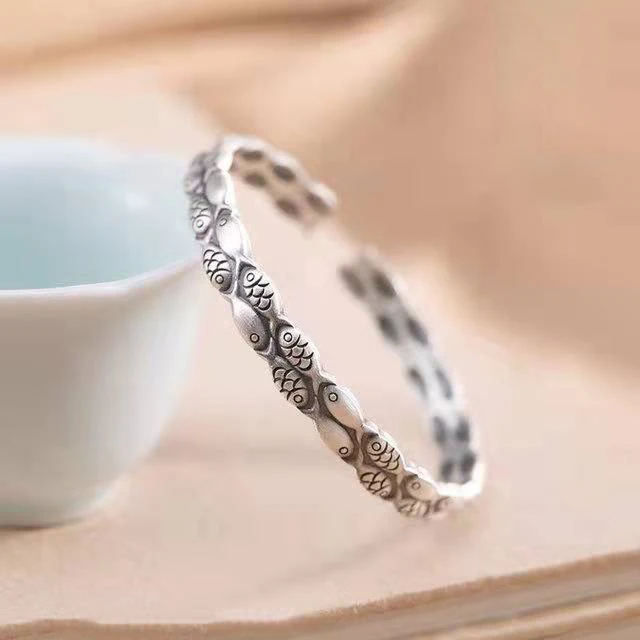 

Женский браслет из серебра пробы, в виде рыбы