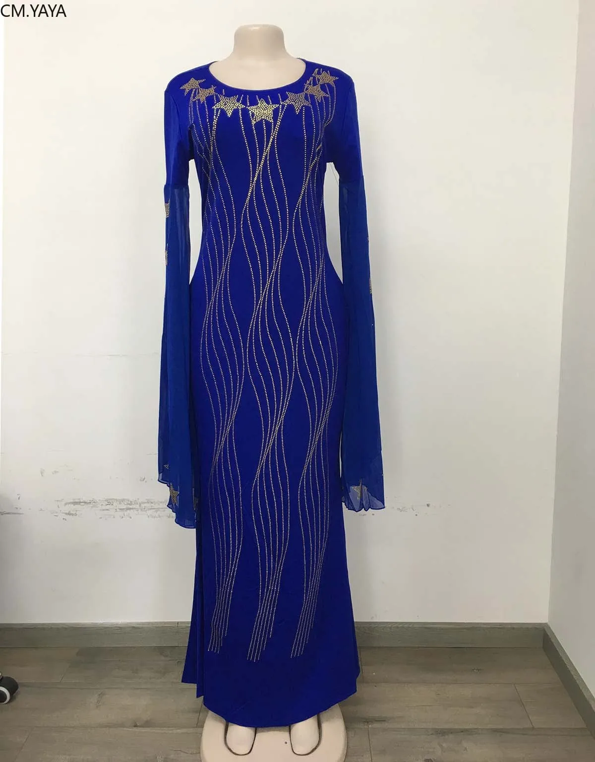 Женское вечернее платье макси с разрезом расшитое стразами длинным рукавом в