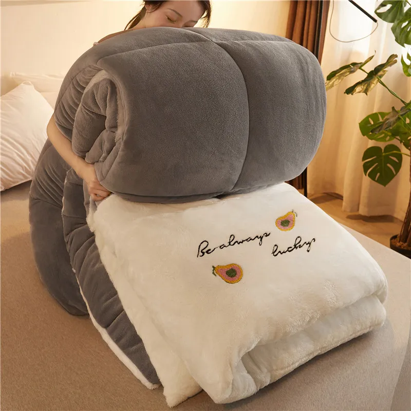 Теплое зимнее покрывало на кровать флис вышитые одеяла мягкий AB сбоку утепленные