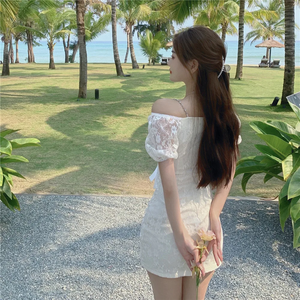 

COIGARSAM Sexy Lace Women dress Spaghetti Strap Pleated Dresses Apricot 9178