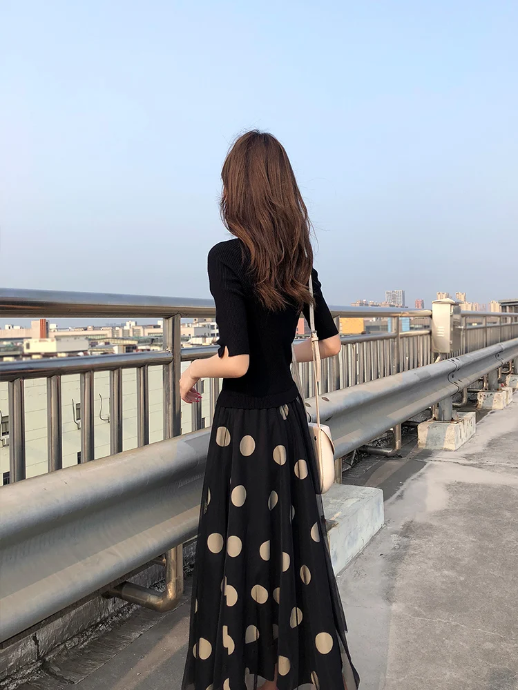 Платье женское трапециевидное в горошек с рукавом до локтя V-образным вырезом