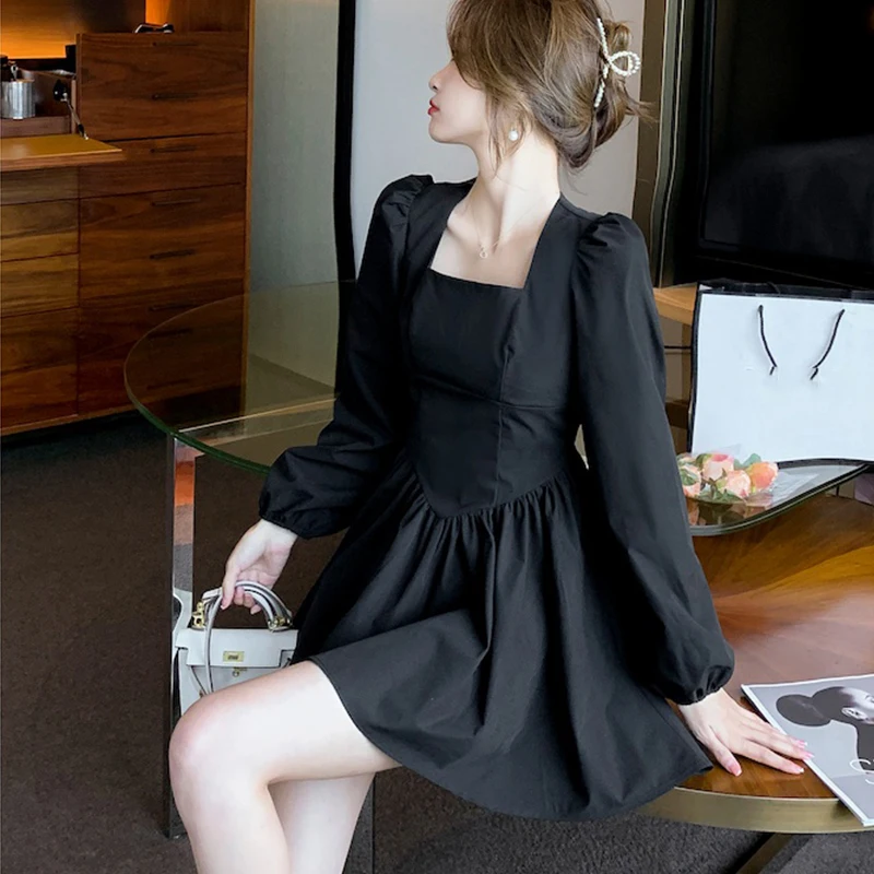 

Traf French square collar long sleeve Hepburn style solid color fluffy dress 2022 spring new bottoming waist little black skirt