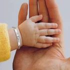 Браслеты с гравировкой для новорожденных, детские подарки, персонализированные антиаллергенные браслеты из нержавеющей стали для девочек, мальчиков, детей, ювелирные изделия