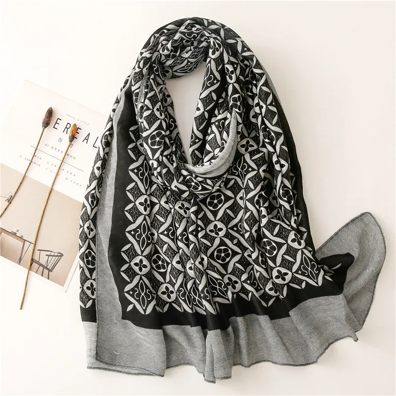

2021 New Fashion Print autumn Women cotton Scarf Polka Dot Beach Hijab Shawls and Wraps Female Foulard Echarpe Designer Bandana