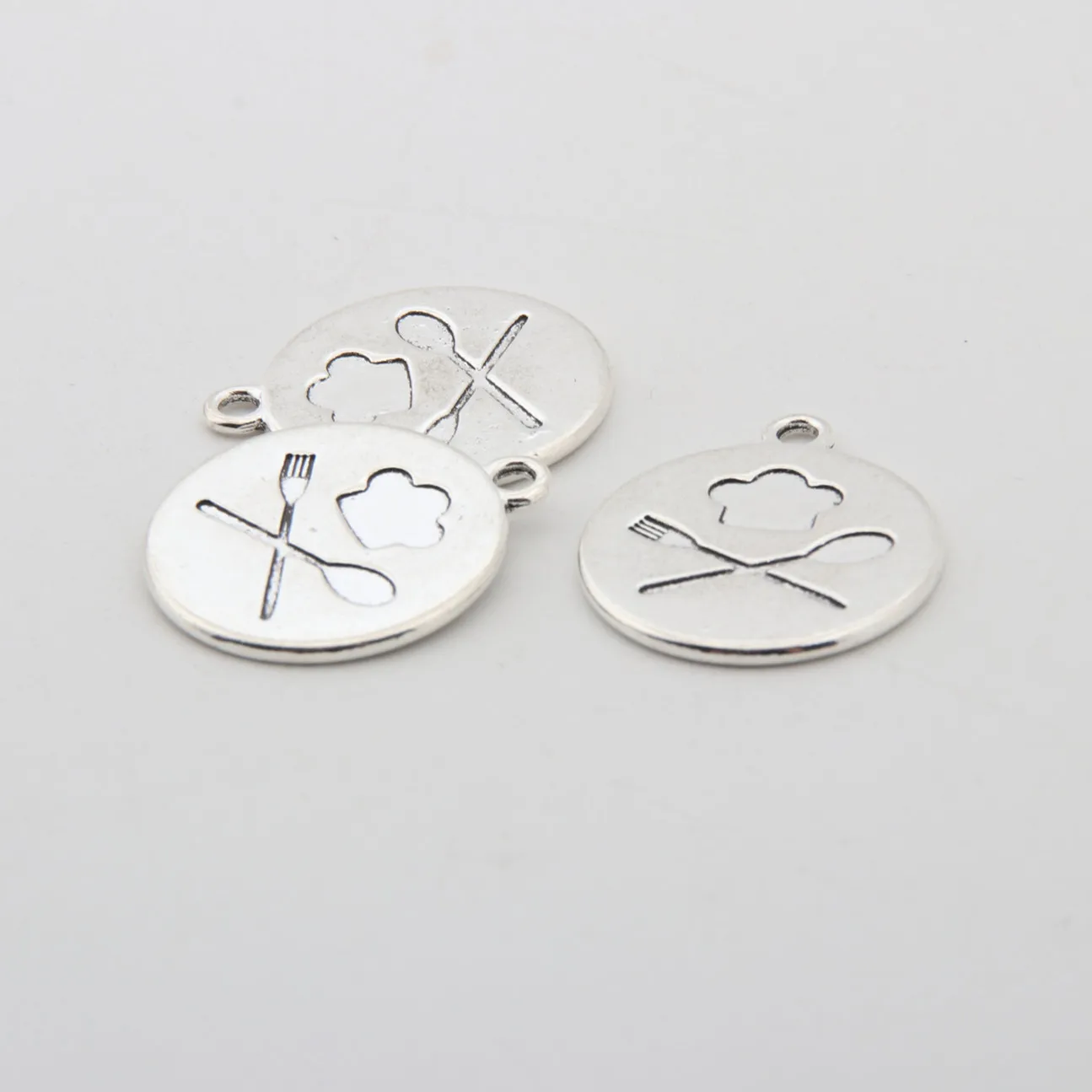 10 шт. серебряный цвет круглая форма шляпа шеф-повара амулеты в поисках посуды