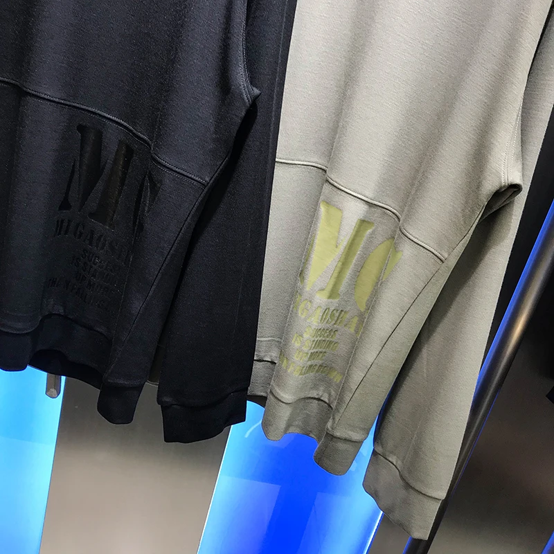 

2020 popular logo men's loose leisure simple joker alphabet offset printing Mosaic round collar autumn new long sleeve hootie