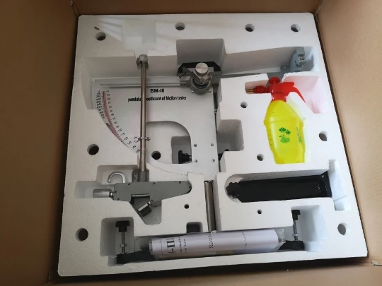 Новый портативный прибор для проверки сопротивления скольжению лаборатории и