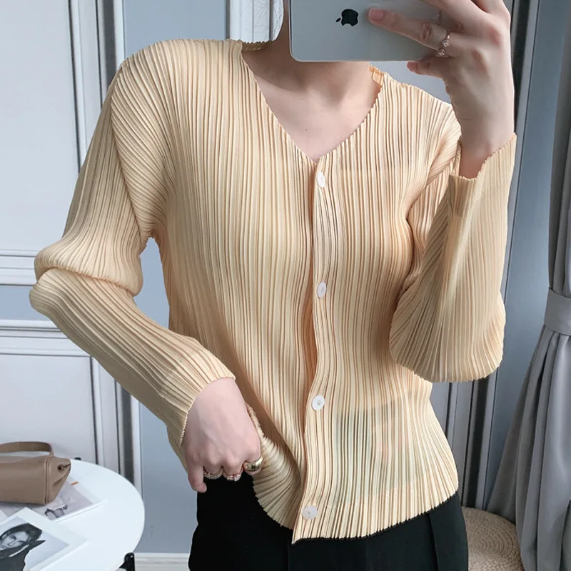 

ZCSMLL 2021 Spring Autumn New Pleated Round Neck Shirt Female Long Sleeve Breasted Solid Color Top Women's Fashion W2116