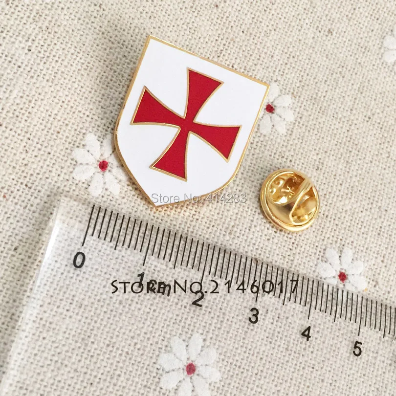 

2pcs Christian Army Crusader Freemason Masonic Mason Lapel Pin Knights Templar Red Cross White Shield Pins and Badge Freemasonry