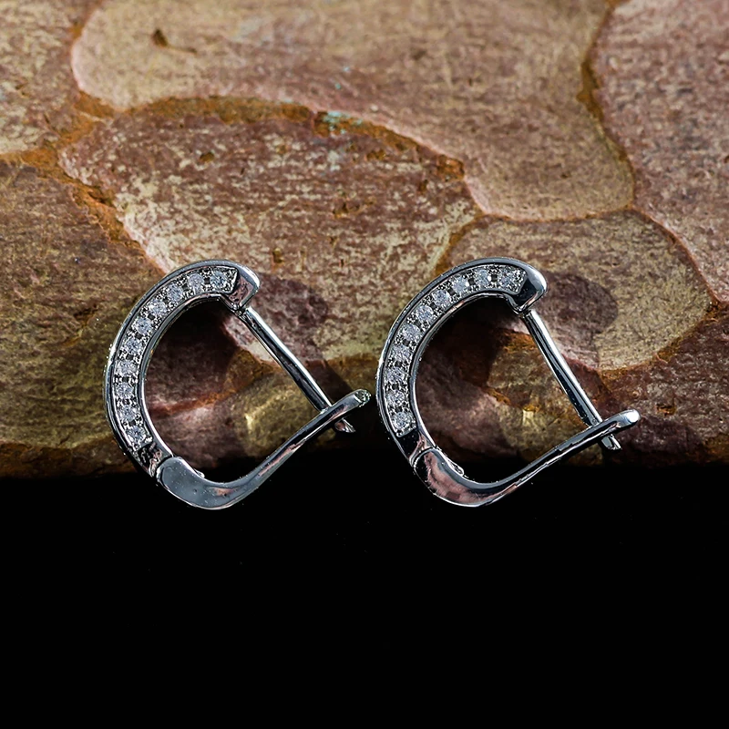 Модные серьги-кольца заполненные прозрачными фианитами круглые для женщин