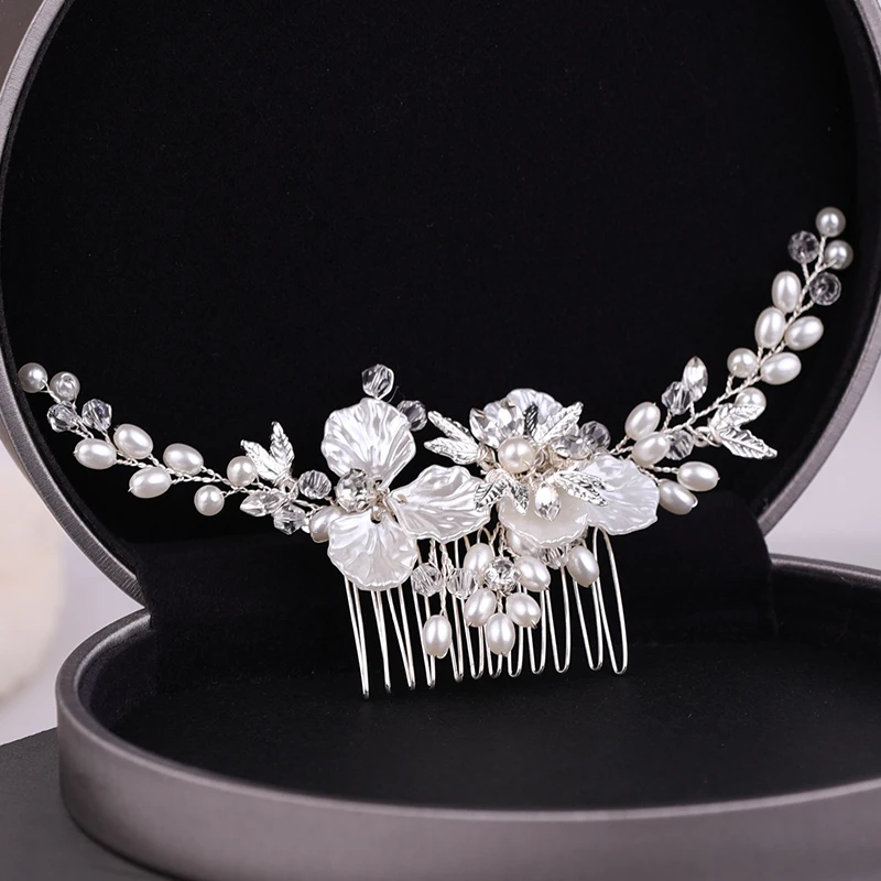 Женская расческа для волос серебристая с цветком в виде листьев свадебный