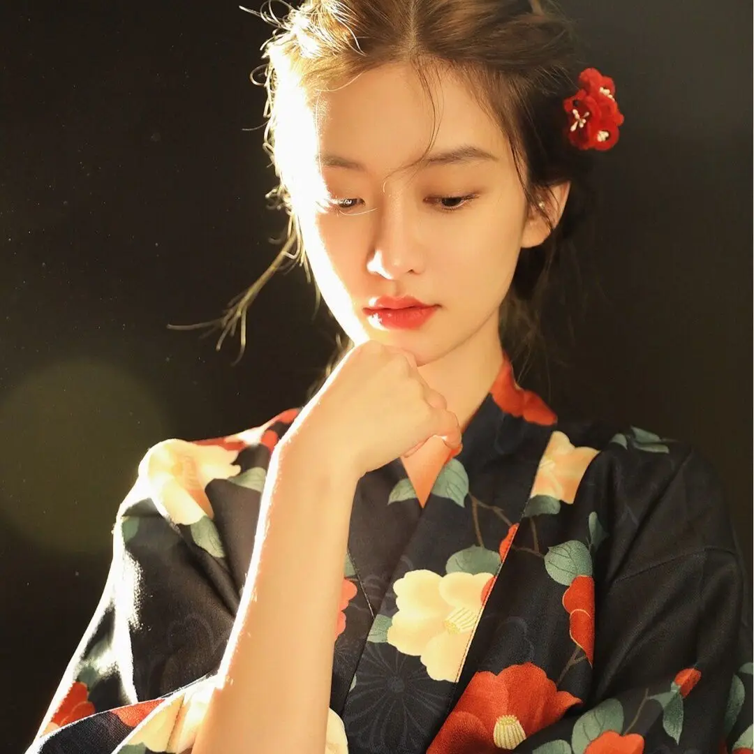 Женское кимоно в японском стиле традиционное вечернее с цветочным принтом