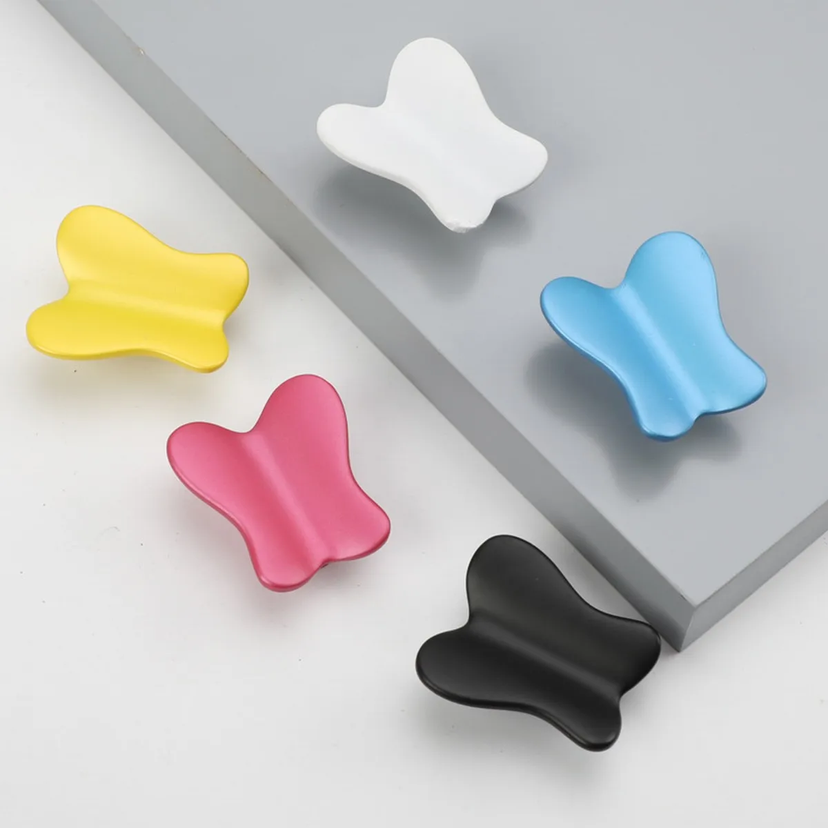 

Butterfly Children Kids Room Furniture Handles For Cabinets Drawers Child Door Baby Cupboards White Blue Yellow Pink 16mm Pitch