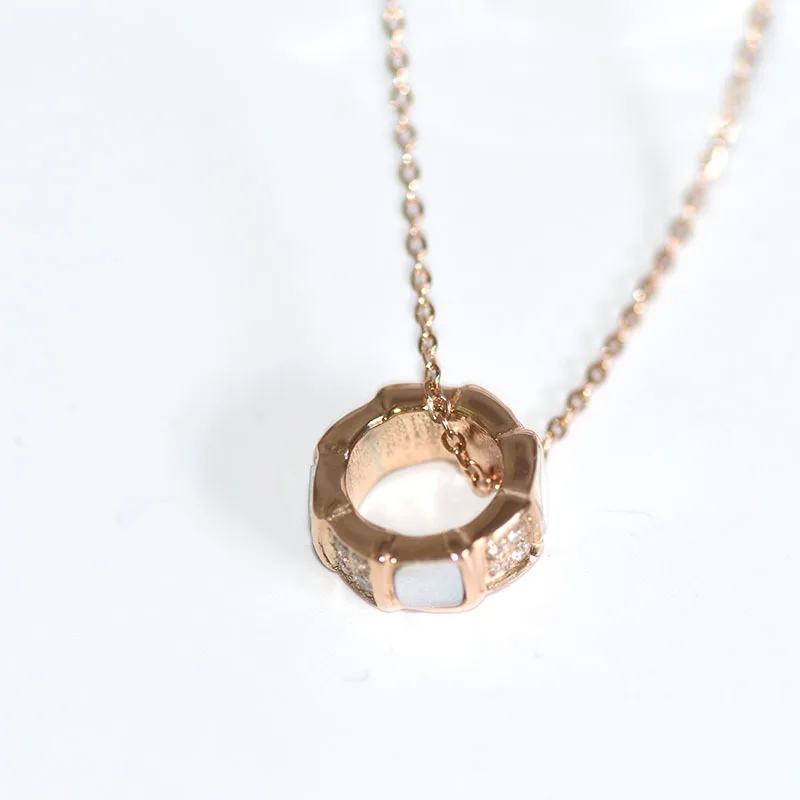 

Wholesale Fine Jewelry Factory High Quality Shell Chain Necklace Pendant Sets Female Neck Titanium Steel Rose Gold Jewel