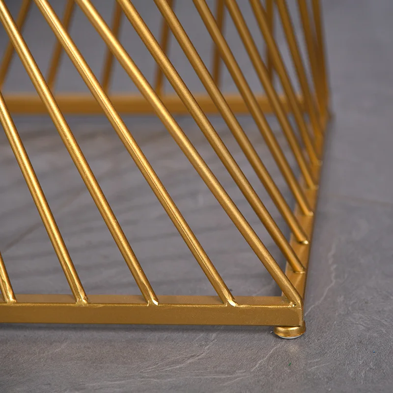 Nordic simple milk tea shop table small family creative iron art living room round coffee Bedside |