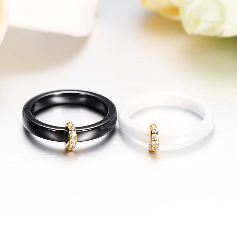 Женское керамическое кольцо с фианитом черно белое обручальное гладким