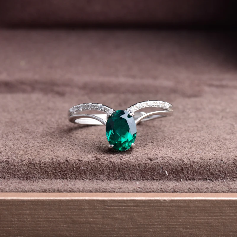 Женское кольцо из серебра 925 пробы с изумрудами 6 х8 мм|Кольца| |