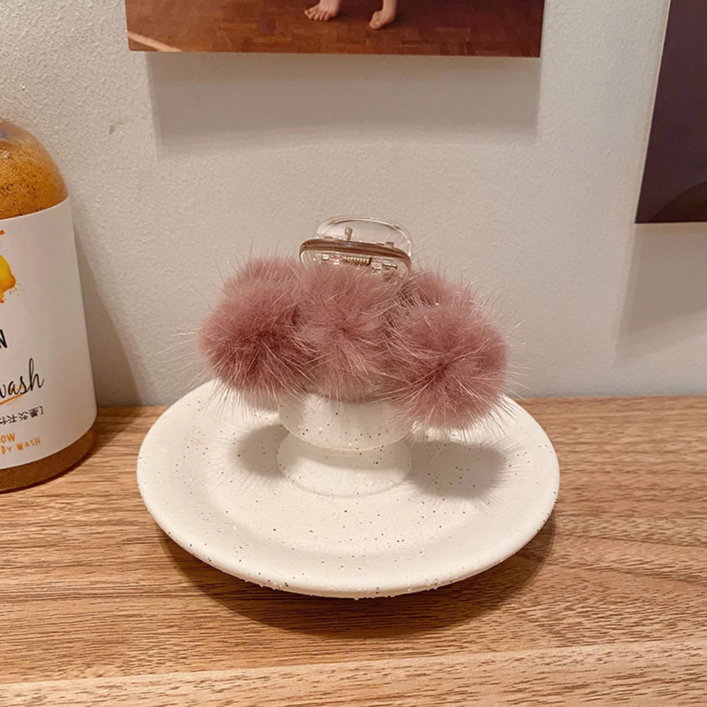 

1pcs Mink Faux Fur Plush Hair Claws Crab For Girls Women Korean Style Cute Hair Clips 2021 New Fashion Jewelry Hair Accessories