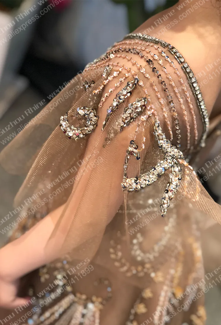 Рисунок 4 - Роскошные платья с V-образным вырезом