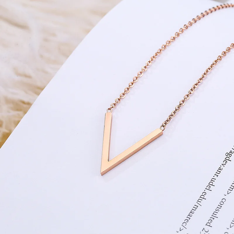 

New Fashion V Letter Women's Necklace 45CM Length Stainless Steel Name Pendant Necklace 2021 Trend Unfade Neck Jewelry Gift N434