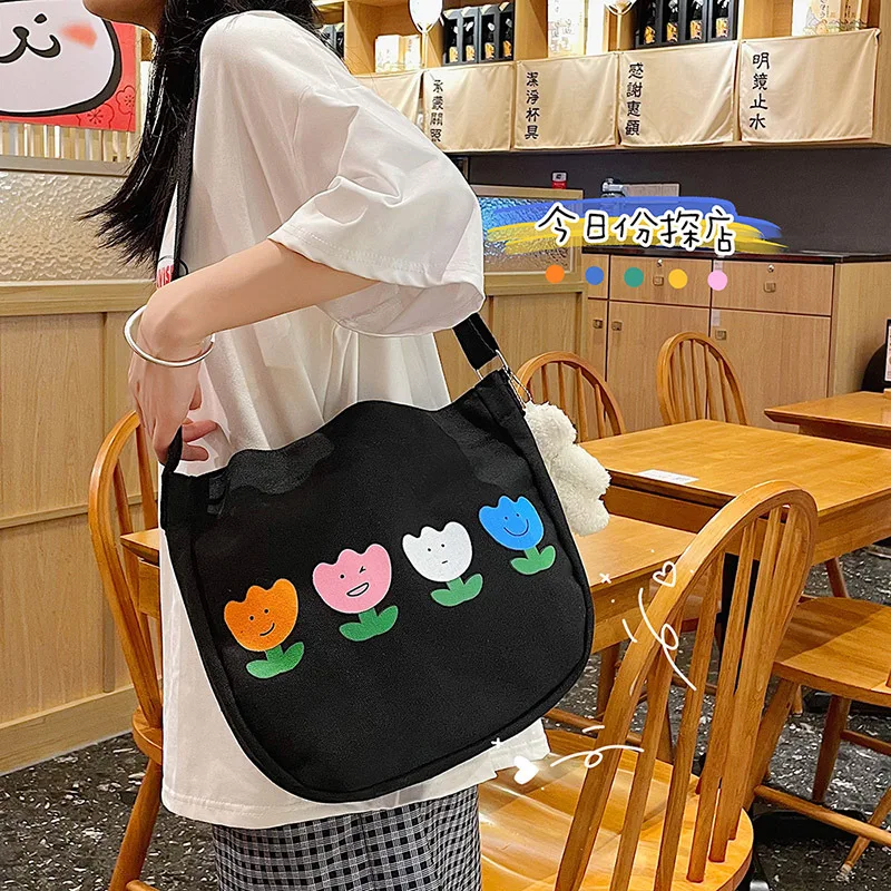 

Корейская Милая женская сумка через плечо с мультяшным принтом Смешные Цветочные контрастные цвета Студенческая холщовая сумка-мессендже...