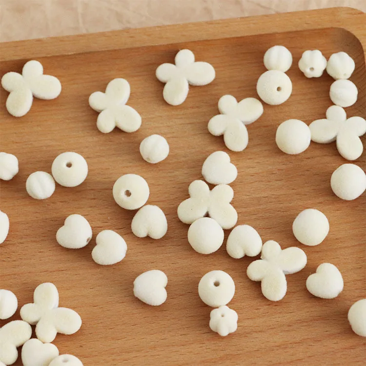 10 шт. бежевые акриловые флокированные круглые бусины-бабочки в форме сердца для