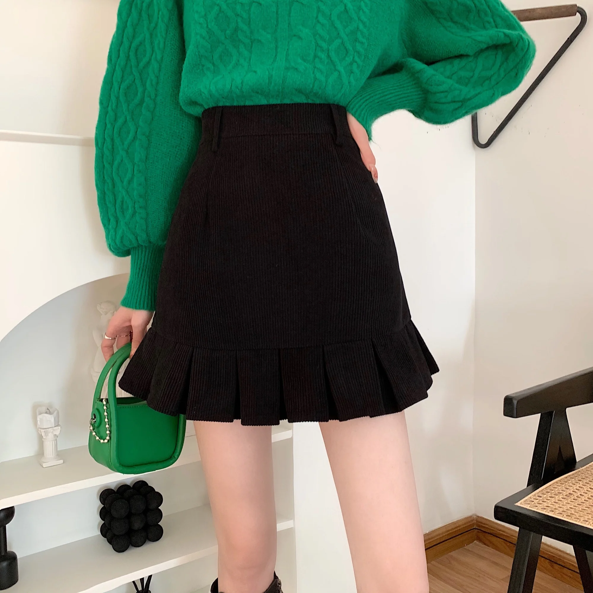 Женская Вельветовая плиссированная юбка маленькая для осени и зимы 2021 | одежда