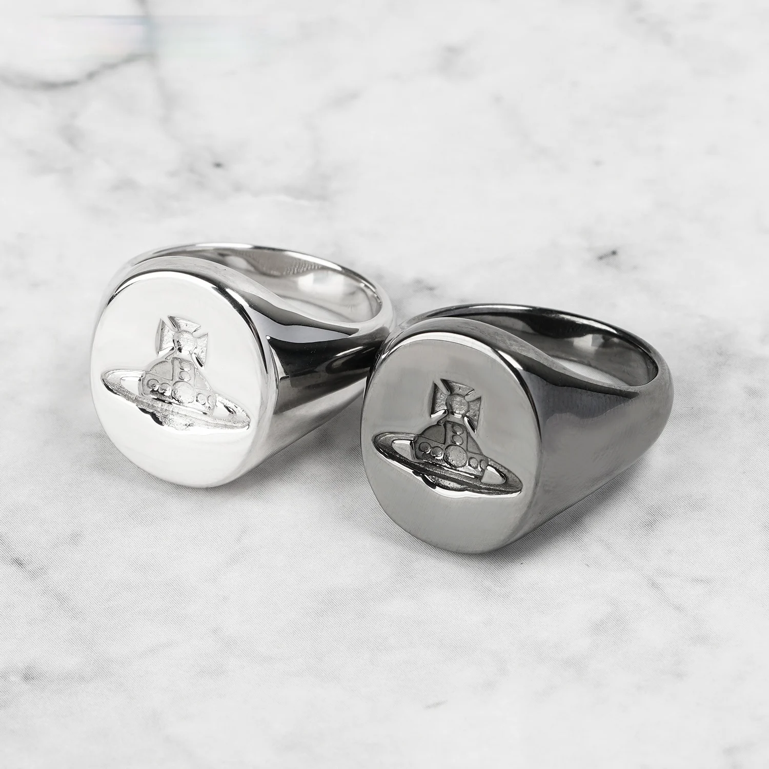 

Hot-selling classic black and white opening adjustable V.V little Saturn couple ring cocktail party essential accessories