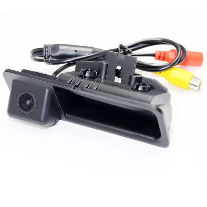 Автомобильная камера заднего вида с динамической траекторией отслеживания для