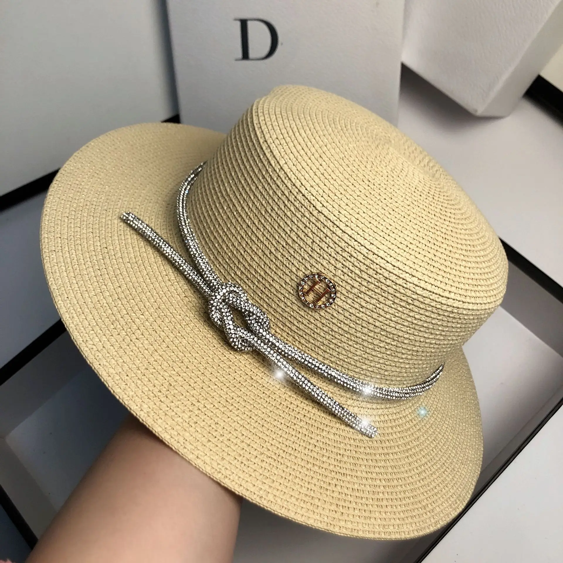

2021 New Summer Women Hats Sequin Visor Cap Brim Jazz Travel England Diamond Beach Caps Straw Hat Women Casual Panama Sun Hat