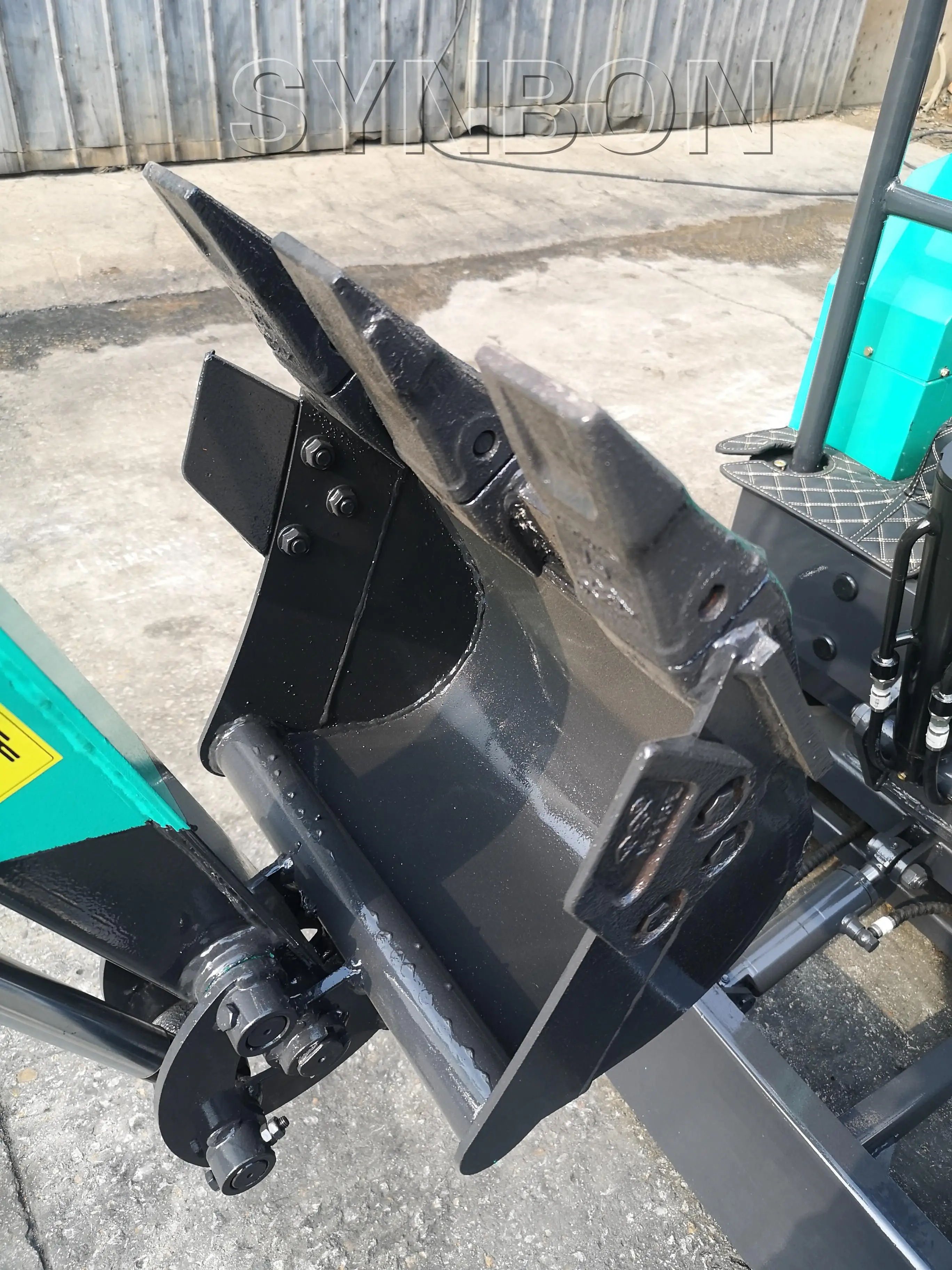 

Synbon-excavadora pequea con accesorio opcional